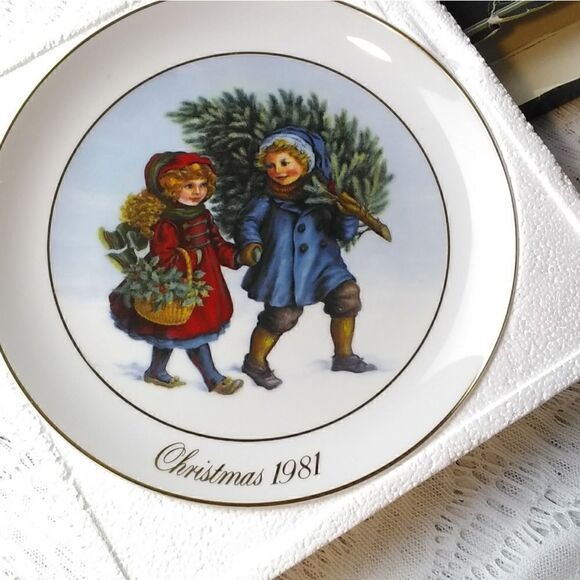 Avon Christmas Memories Collectors Plate 1981 - Picture 1 of 7